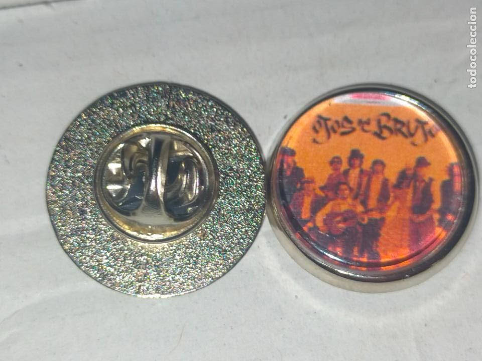 Pins de colecci&oacute;n: pin redondo metal - m&uacute;sica cantante grupo OJOS DE BRUJO
