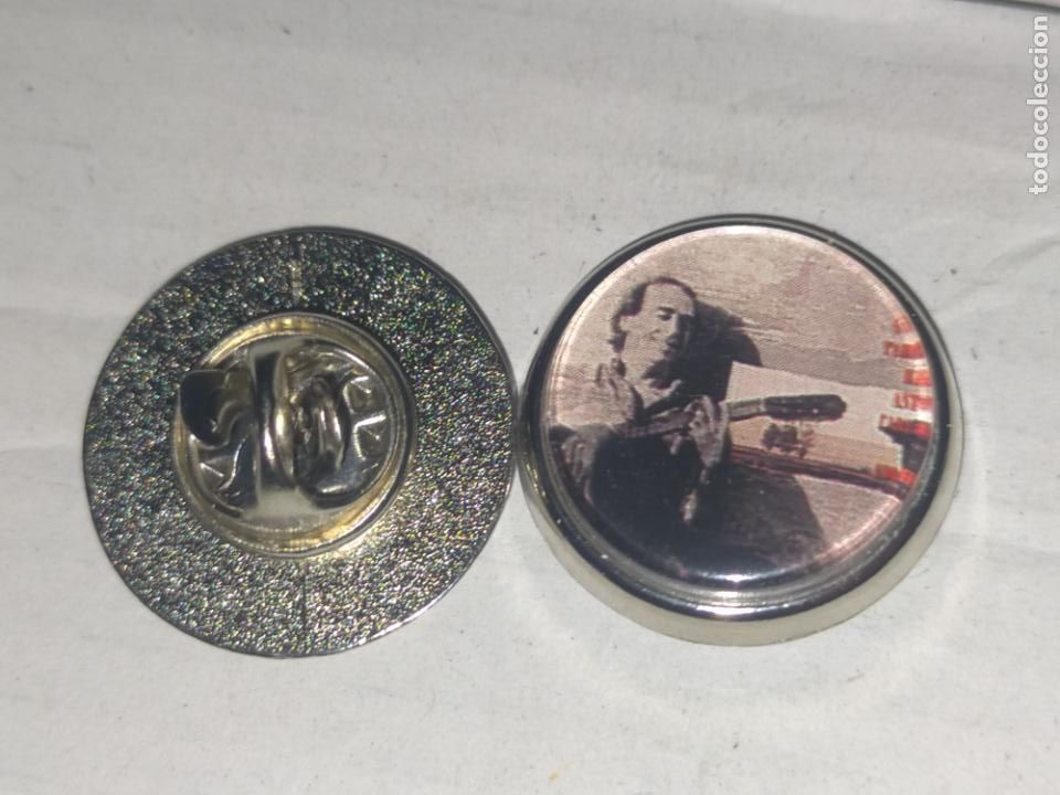 Collection pins: pin redondo metal - m&uacute;sica cantante grupo - JOAN MANUEL SERRAT