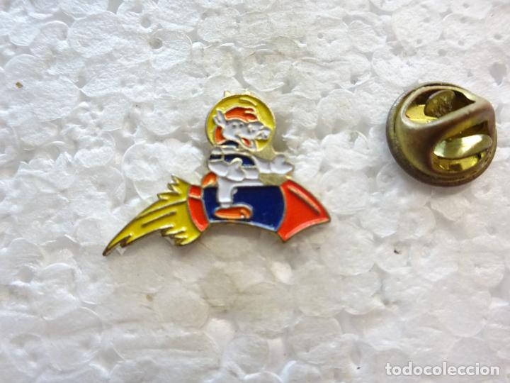 Collection pins: PIN DE DIBUJOS? VIDEOJUEGOS? VIDEOCONSOLAS?. PERSONAJE A DETERMINAR