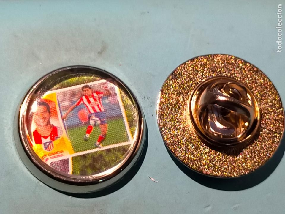 Collection pins: PIN REDONDO METAL - FUTBOL club jugador equipo de la liga 2009 2010 09 10 el de la foto