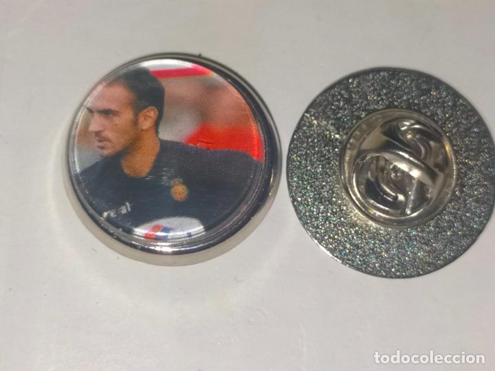 Collection pins: PIN REDONDO METAL - FUTBOL REAL CLUB DEPORTIVO MALLORCA JUGADOR