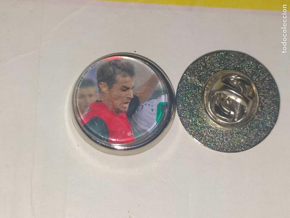 Collection pins: PIN REDONDO METAL - FUTBOL REAL CLUB DEPORTIVO MALLORCA JUGADOR