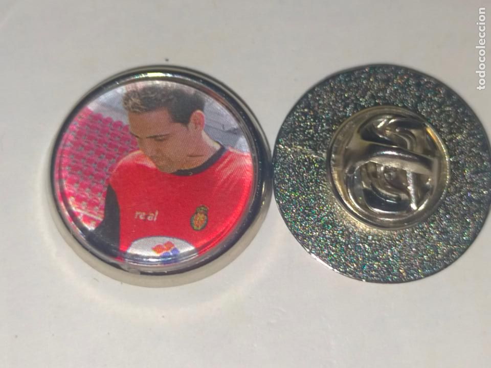 Collection pins: PIN REDONDO METAL - FUTBOL REAL CLUB DEPORTIVO MALLORCA JUGADOR