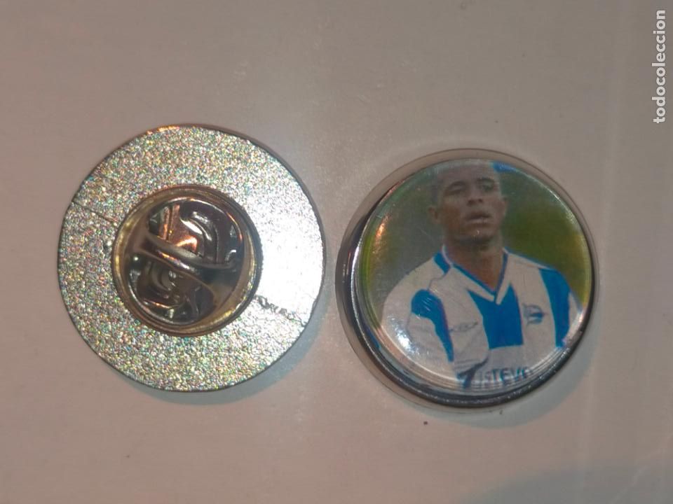 Collection pins: PIN REDONDO METAL - FUTBOL CLUB DEPORTIVO ALAV&Eacute;S JUGADOR PLANTILLA