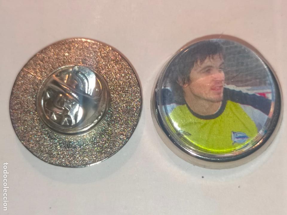 Collection pins: PIN REDONDO METAL - FUTBOL CLUB DEPORTIVO ALAV&Eacute;S JUGADOR PLANTILLA EQUIPO