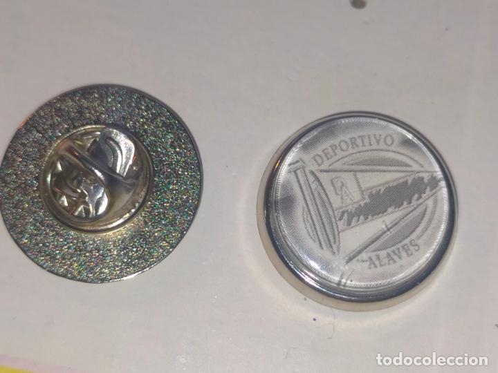 Collection pins: PIN REDONDO METAL - FUTBOL CLUB DEPORTIVO ALAV&Eacute;S ESCUDO