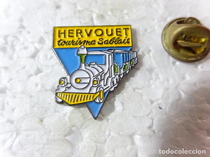 Sammlung von Pins: PIN DE TRENES FERROCARRILES. TRENECITO BUS TUR&Iacute;STICO HERVOUET TOURISME SABLAIS FRANCIA