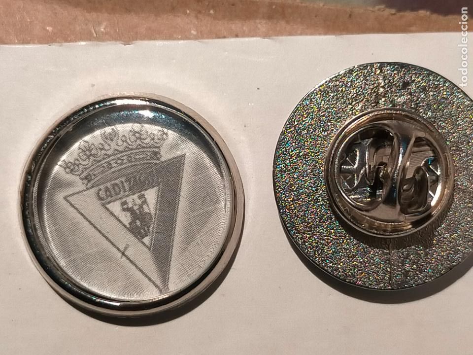 Pin's de collection: PIN REDONDO METAL - FUTBOL CADIZ CLUB DE FUTBOL