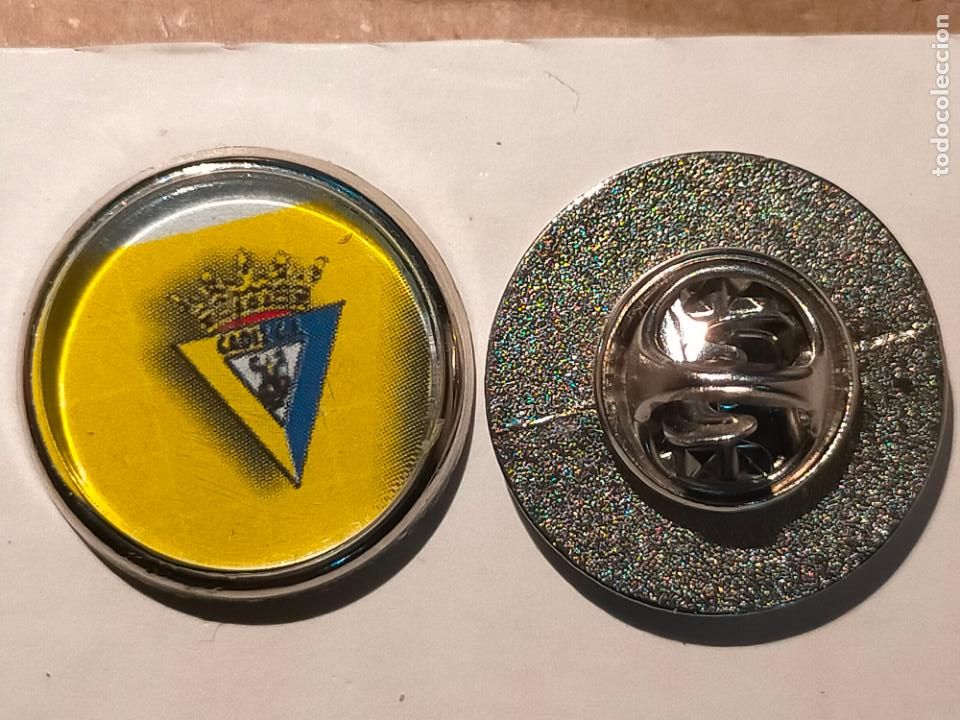 Collection pins: PIN REDONDO METAL - FUTBOL CADIZ CLUB DE FUTBOL ESCUDO
