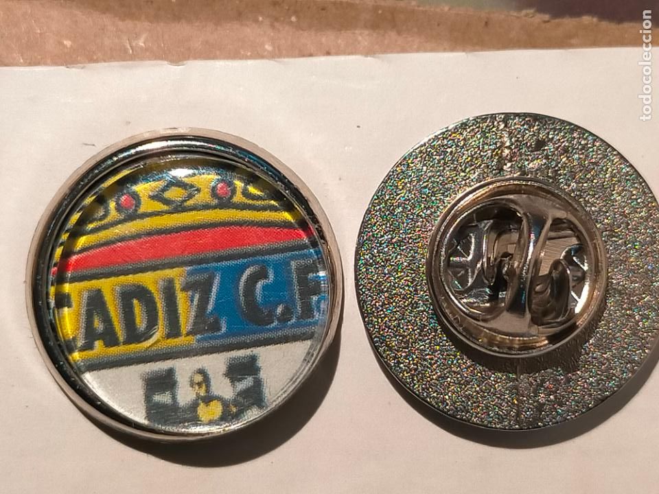 Collection pins: PIN REDONDO METAL - FUTBOL CADIZ CLUB DE FUTBOL ESCUDO