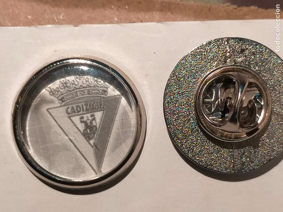 Collection pins: PIN REDONDO METAL - FUTBOL CADIZ CLUB DE FUTBOL ESCUDO