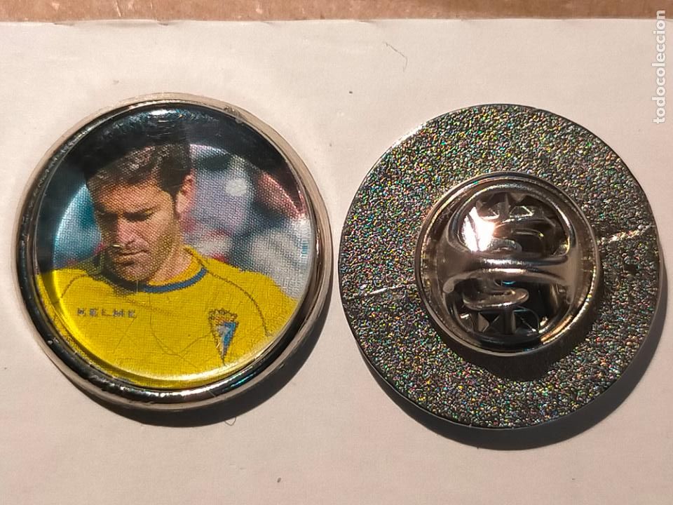 Collection pins: PIN REDONDO METAL - FUTBOL CADIZ CLUB DE FUTBOL JUGADOR PLANTILLA ALINEACION