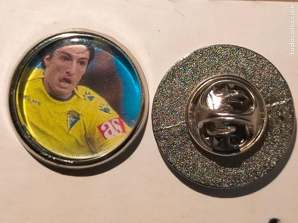 Collection pins: PIN REDONDO METAL - FUTBOL EQUIPO CADIZ CLUB DE FUTBOL JUGADOR PLANTILLA ALINEACION