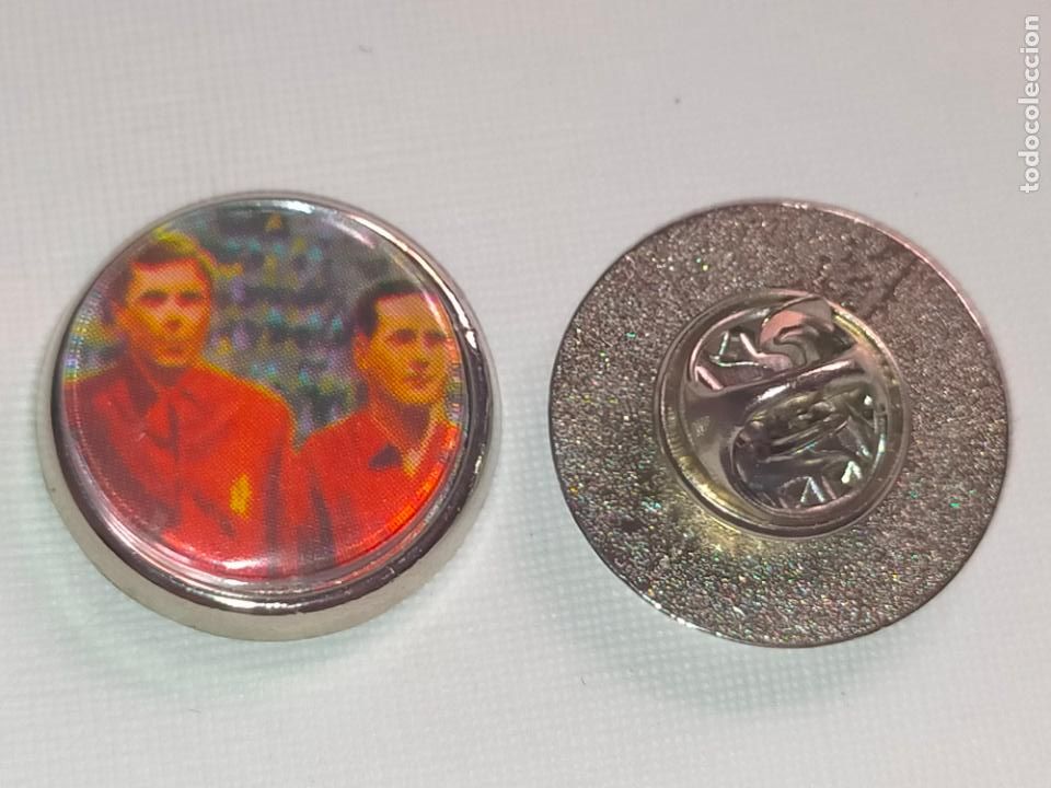 Collection pins: PIN REDONDO METAL - futbol imagen de jugador de la seleccion espa&ntilde;ola del mundial 82