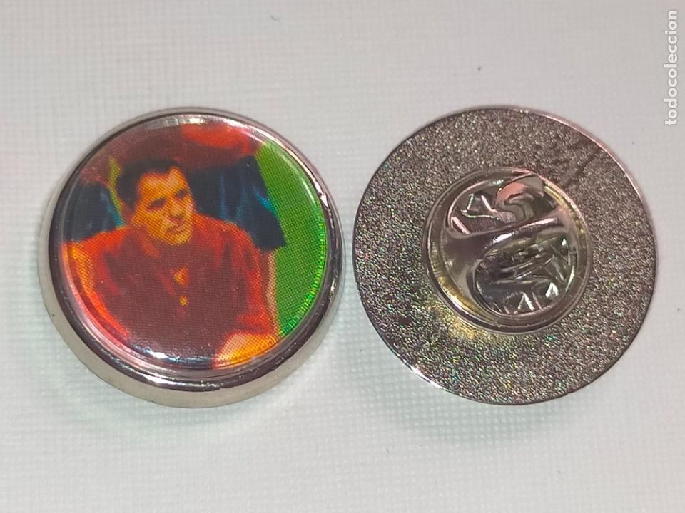Collection pins: PIN REDONDO METAL - futbol imagen de jugador de la seleccion espa&ntilde;ola del mundial 82