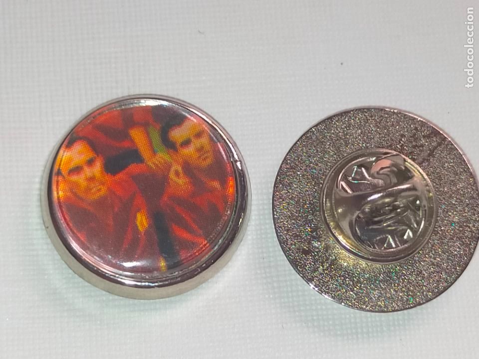 Collection pins: PIN REDONDO METAL - futbol imagen de jugador de la seleccion espa&ntilde;ola del mundial 82
