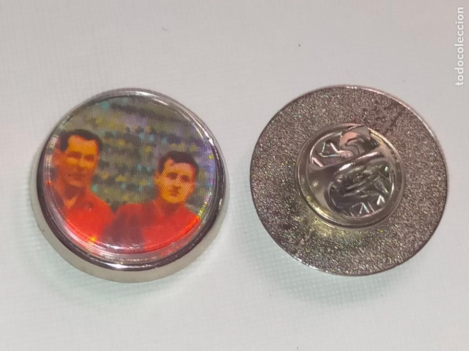 Collection pins: PIN REDONDO METAL - futbol imagen de jugador de la seleccion espa&ntilde;ola del mundial 82