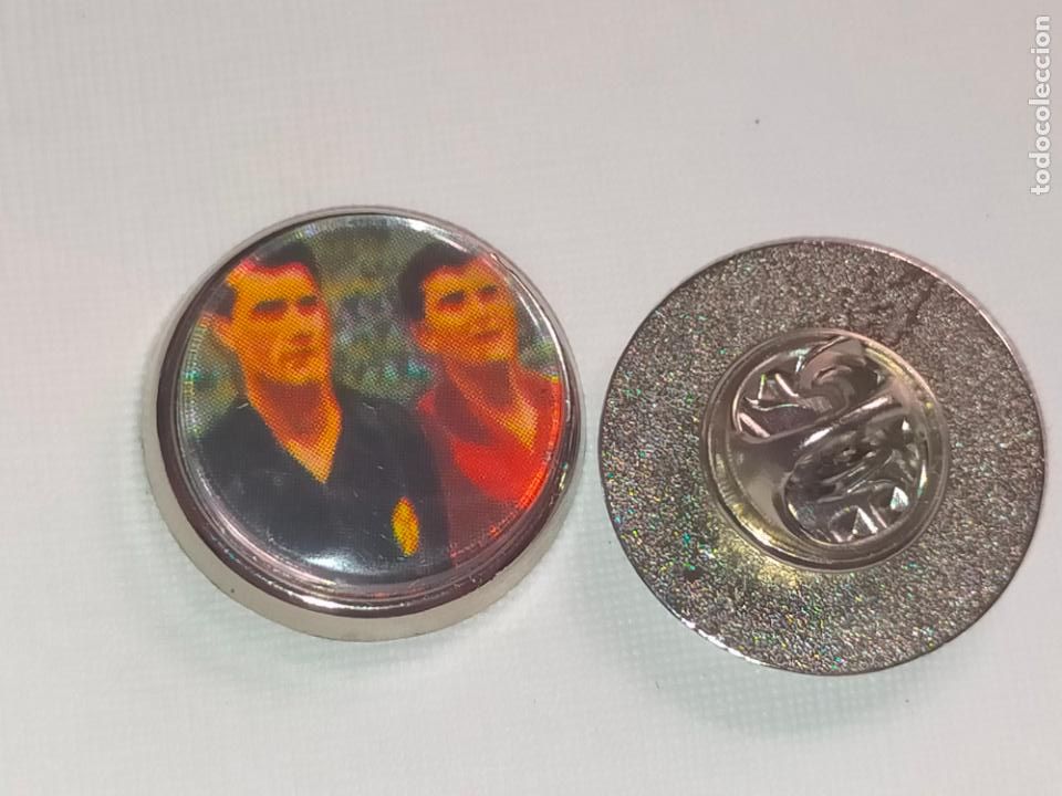 Pin's de collection: PIN REDONDO METAL - futbol imagen de jugador de la seleccion espa&ntilde;ola del mundial 82