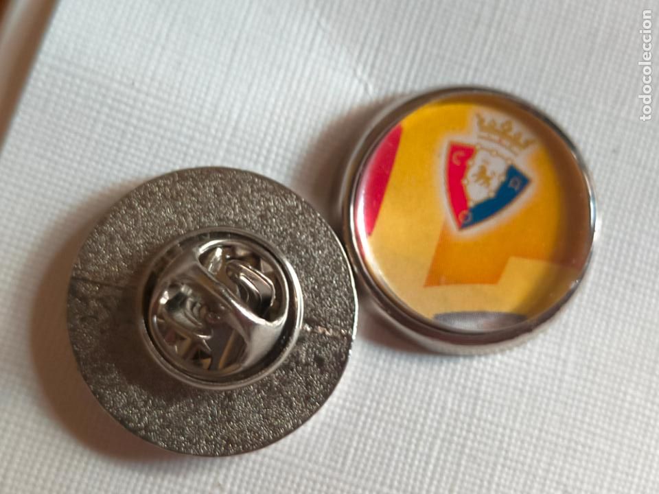 Pin's de collection: PIN REDONDO METAL - futbol escudo club osasuna FUTBOL ATLETICO CLUB OSASUNA