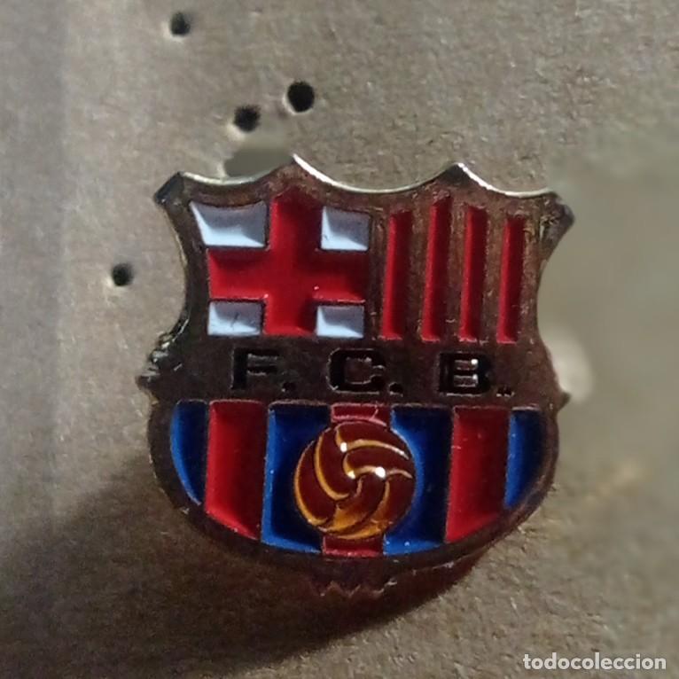 pin insignia metal escudo futbol club barcelona - Buy Antique and  collectible pins on todocoleccion