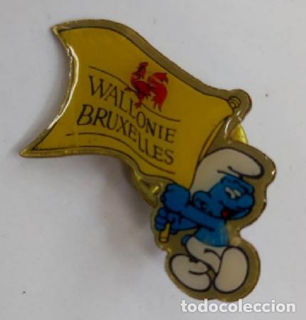 Pins de colecci&oacute;n: PIN PITUFO CON BANDERA PINS-1177