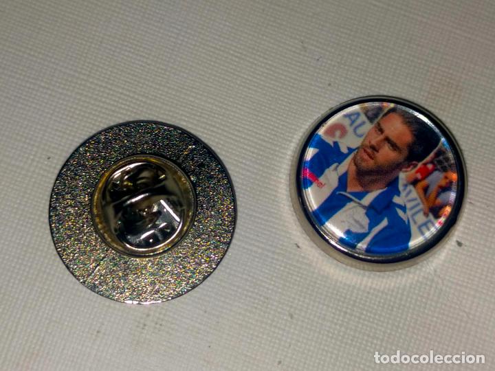 Pins de colecci&oacute;n: PIN REDONDO METAL - FUTBOL EQUIPO COMPONENTE O JUGADOR DEL CLUB - deportivo alaves
