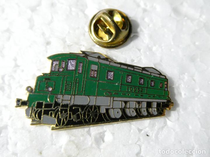Pins e Spille di collezione: PIN DE TRENES FERROCARRILES. SUIZA. LOCOMOTORA 10952