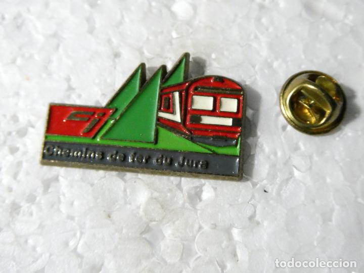 Collection pins: PIN DE TRENES FERROCARRILES. SUIZA FRANCIA. CHEMINS DE FER DU JURA