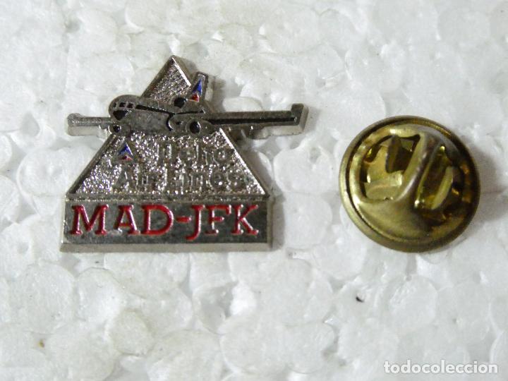 Pin's de collection: PIN DE AVIONES AEROL&Iacute;NEAS. DELTA AIRLINES CONEXI&Oacute;N MADRID BARAJAS - NUEVA YORK JFK