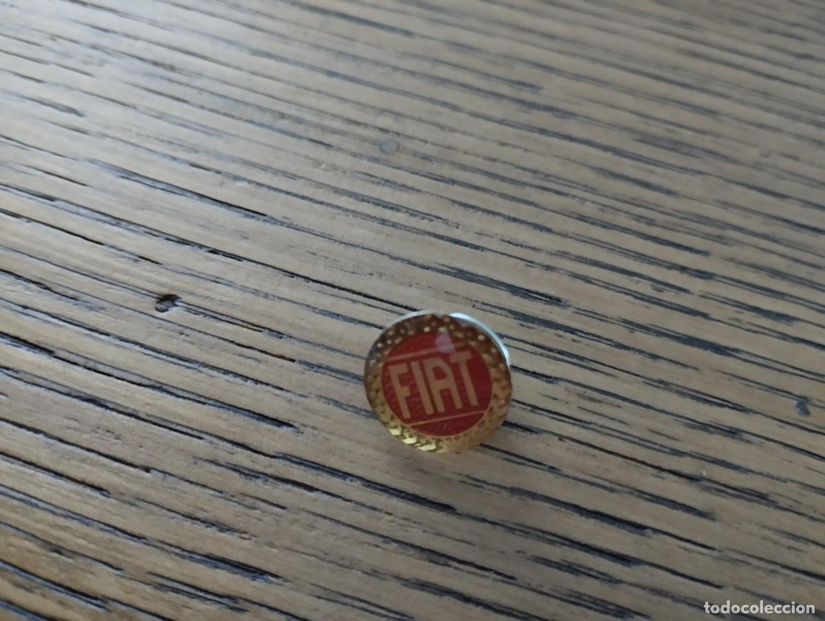 Pins de colecci&oacute;n: Spilla fiat anni 60