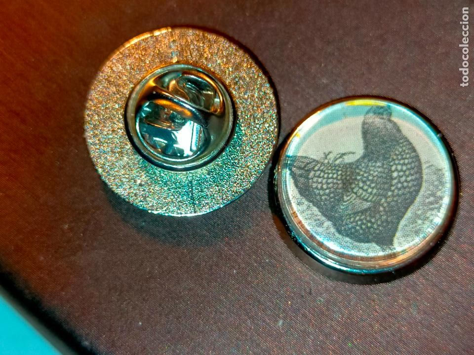 Sammlung von Pins: pin redondo metal - gallina