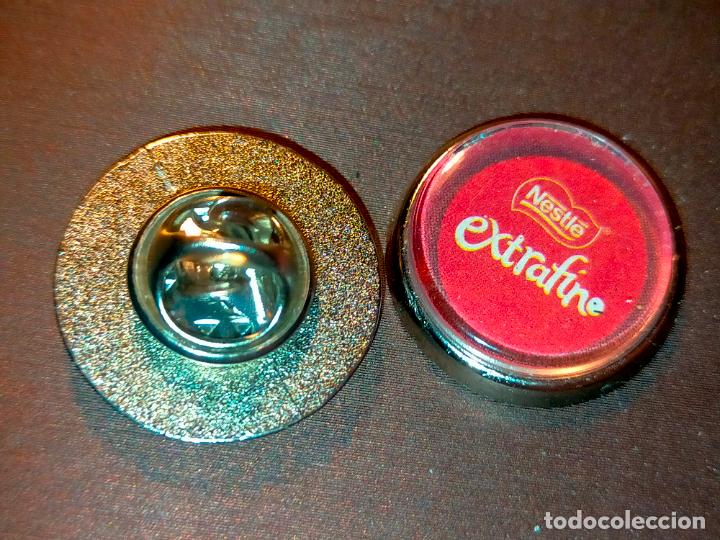 Sammlung von Pins: pin redondo metal - publicitario chocolates nestle