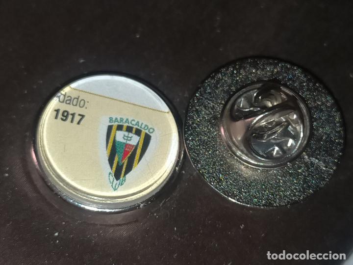 Pins de colecci&oacute;n: pin redondo metal - f&uacute;tbol club liga equipo Barakaldo