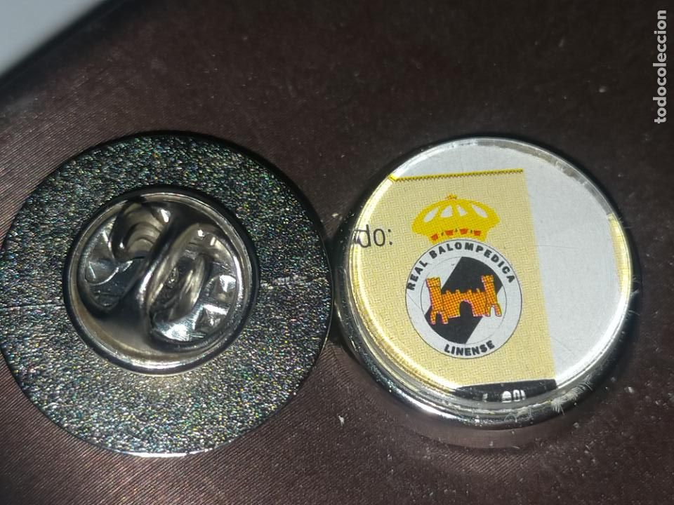 Pins de colecci&oacute;n: pin redondo metal - f&uacute;tbol club liga equipo real Balomp&eacute;dica linense C&aacute;diz la linea