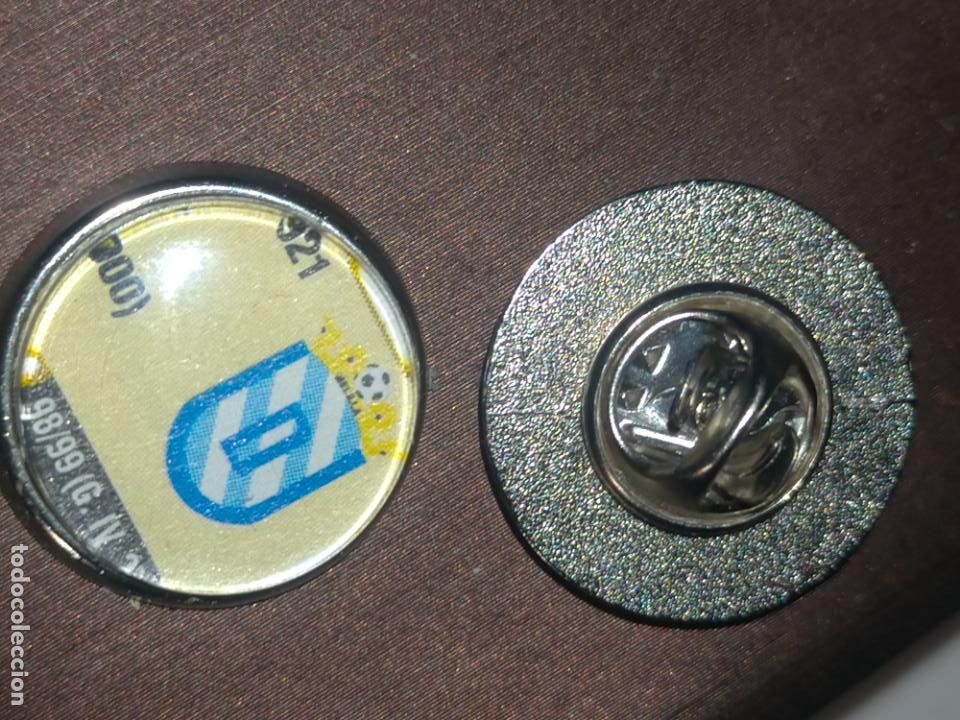 Pins de colecci&oacute;n: pin redondo metal - f&uacute;tbol club liga equipo real . Melilla