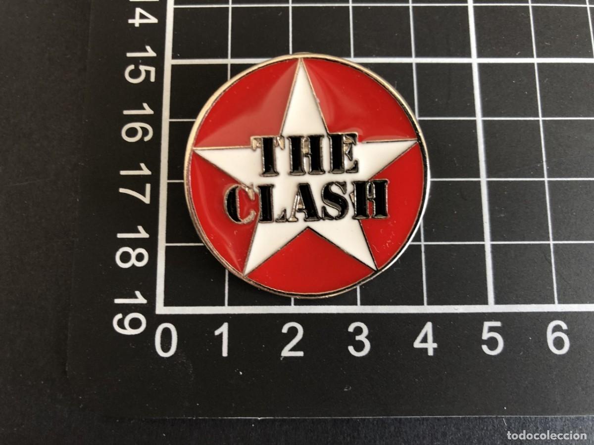 Pins de cole&ccedil;&atilde;o: PIN O BROCHE METALICO DE GRAN TAMA&Ntilde;O, THE CLASH, ART&Iacute;CULO NUEVO Y SIN USO