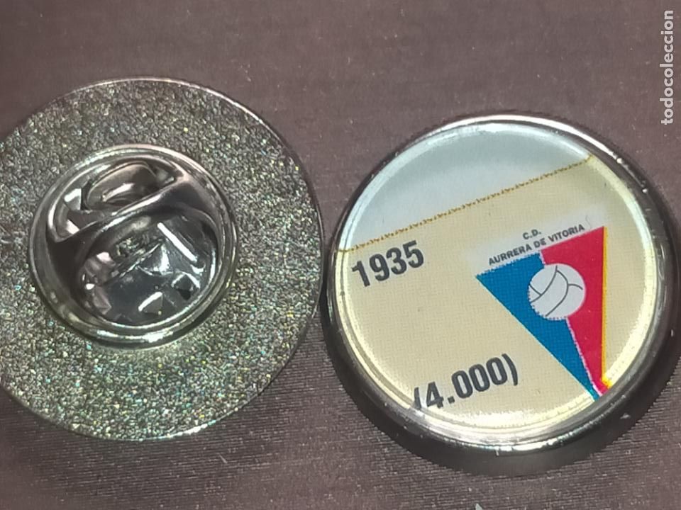 Pins e Spille di collezione: PIN REDONDO METAL - FUTBOL CLUB escudo EQUIPO - aurrea Vitoria &Aacute;lava