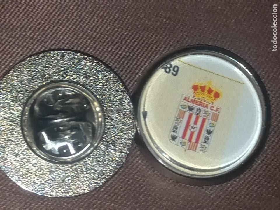 Collection pins: PIN REDONDO METAL - FUTBOL CLUB escudo EQUIPO - Almer&iacute;a