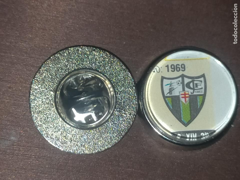 Sammlung von Pins: PIN REDONDO METAL - FUTBOL CLUB escudo EQUIPO - Jerez C&aacute;diz