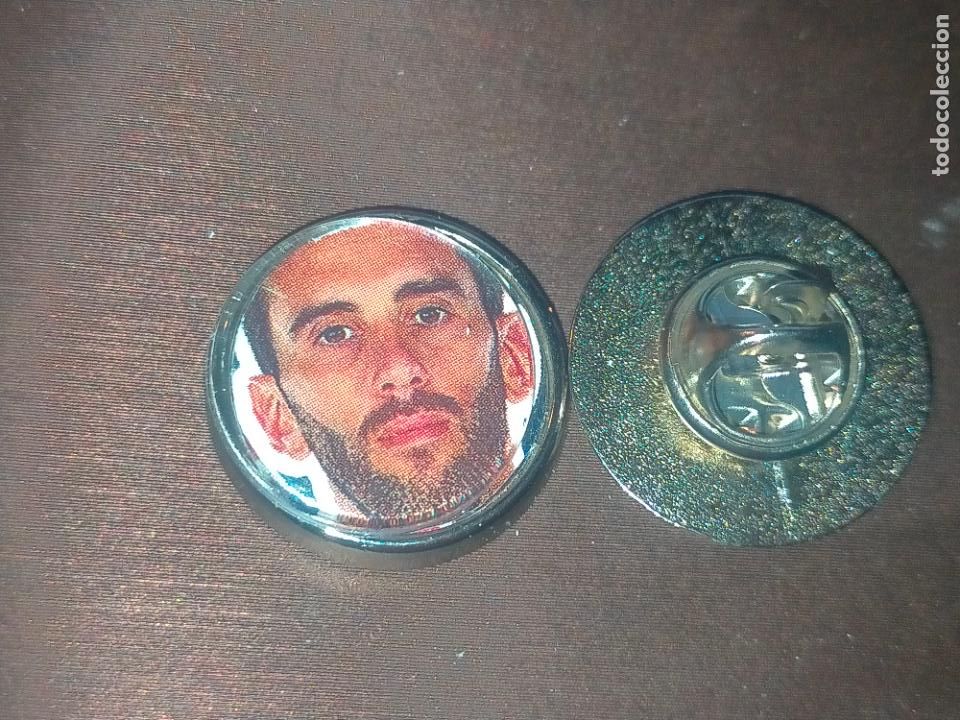 Pin's de collection: PIN REDONDO METAL - FUTBOL CLUB JUGADOR EQUIPO - ATLETICO DE MADRID