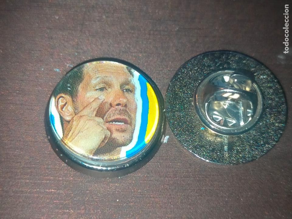 Pin's de collection: PIN REDONDO METAL - FUTBOL CLUB JUGADOR EQUIPO - ATLETICO DE MADRID