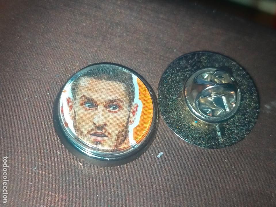 Pin's de collection: PIN REDONDO METAL - FUTBOL CLUB JUGADOR EQUIPO - ATLETICO DE MADRID