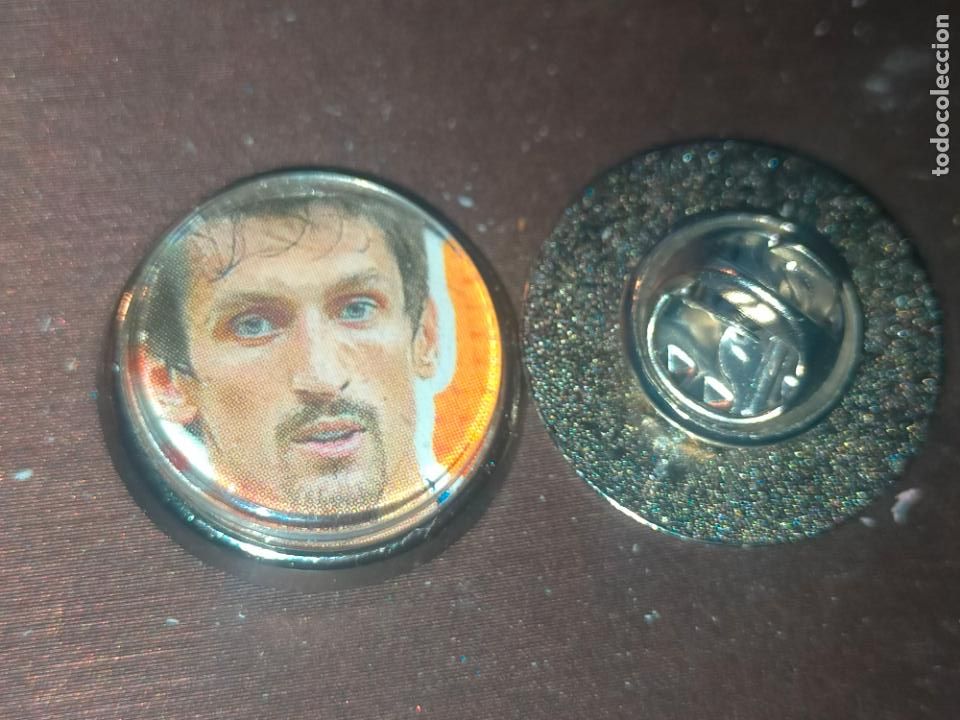 Pin's de collection: PIN REDONDO METAL - FUTBOL CLUB JUGADOR EQUIPO - ATLETICO DE MADRID