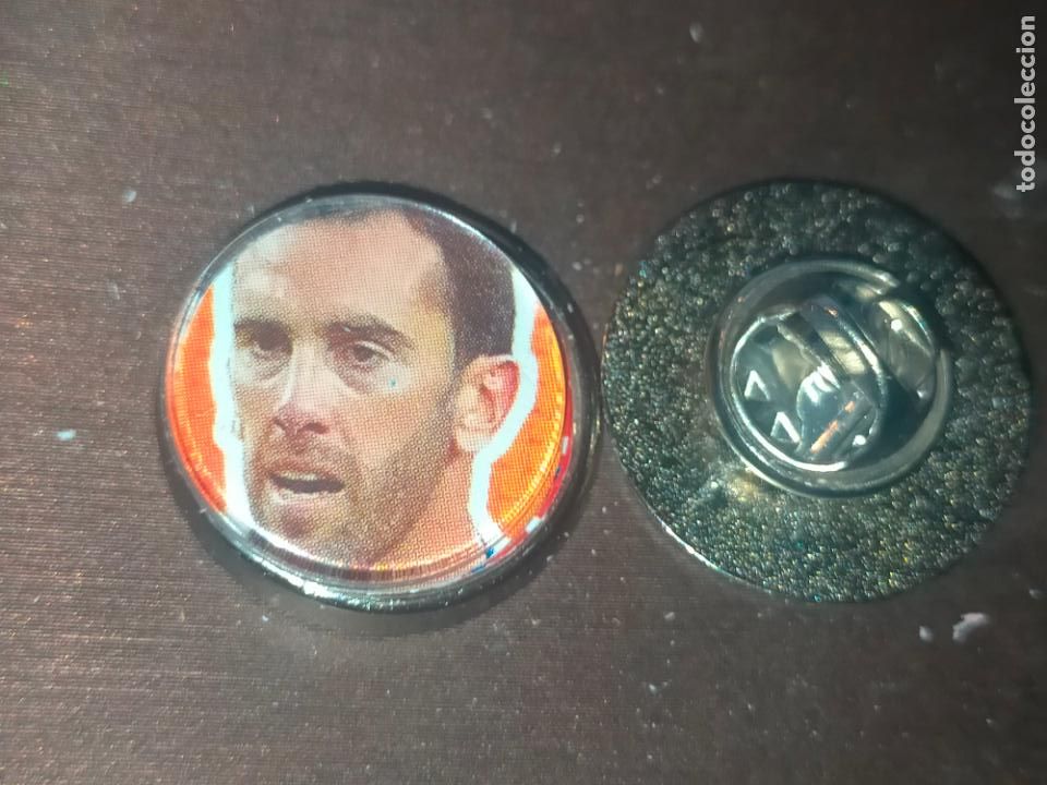 Pin's de collection: PIN REDONDO METAL - FUTBOL CLUB JUGADOR EQUIPO - ATLETICO DE MADRID
