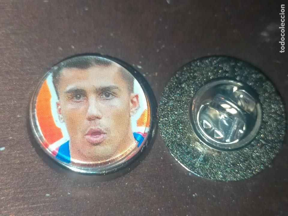 Pin's de collection: PIN REDONDO METAL - FUTBOL CLUB JUGADOR EQUIPO - ATLETICO DE MADRID