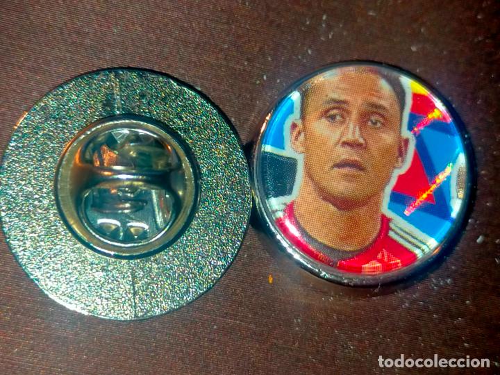 Pins de cole&ccedil;&atilde;o: PIN REDONDO METAL - F&Uacute;TBOL liga jugador equipo REAL MADRID