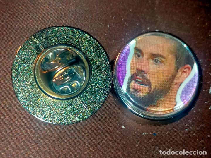 Pins de cole&ccedil;&atilde;o: PIN REDONDO METAL - F&Uacute;TBOL liga jugador equipo REAL MADRID