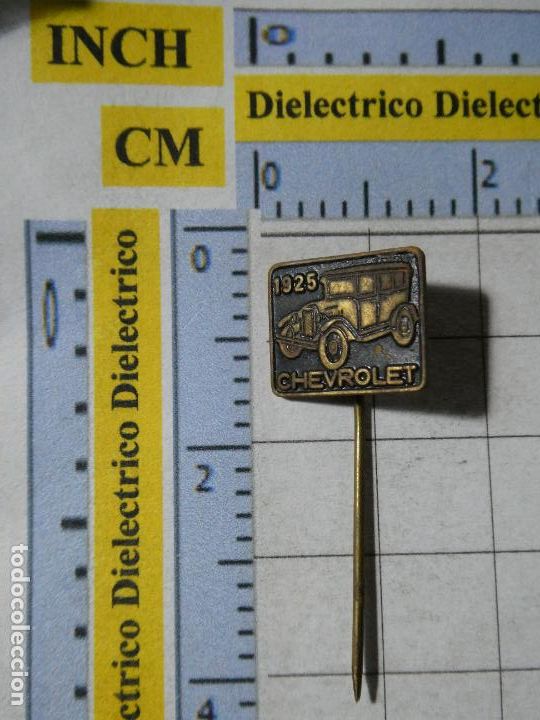 Pins e Spille di collezione: ANTIGUA INSIGNIA ALFILER DE COCHES MOTOS. COCHE CHEVROLET DE 1925. NO PIN