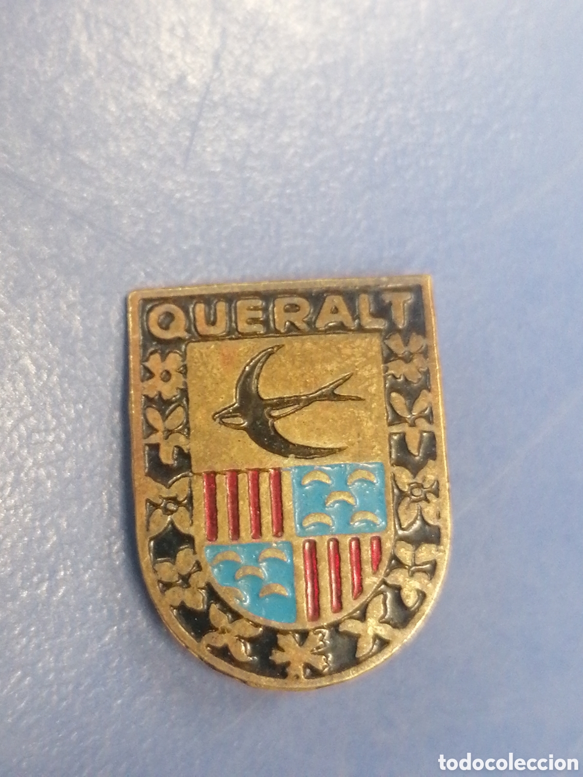 Sammlung von Pins: Pin tipo insignia municipio poblaci&oacute;n Queralt