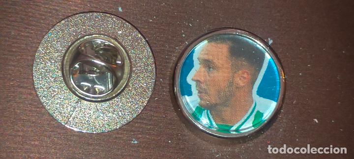 Pin's de collection: pin redondo metal - FUTBOL real Betis Balompi&eacute; , JUGADOR O ESCUDO . EQUIPO LIGA